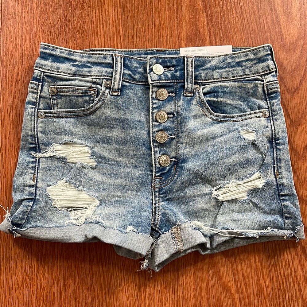 American eagle super Hi-Rise shortie size 4/27. New with tags!